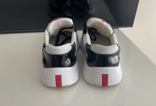 Zapatillas Prada Negras y Blancas