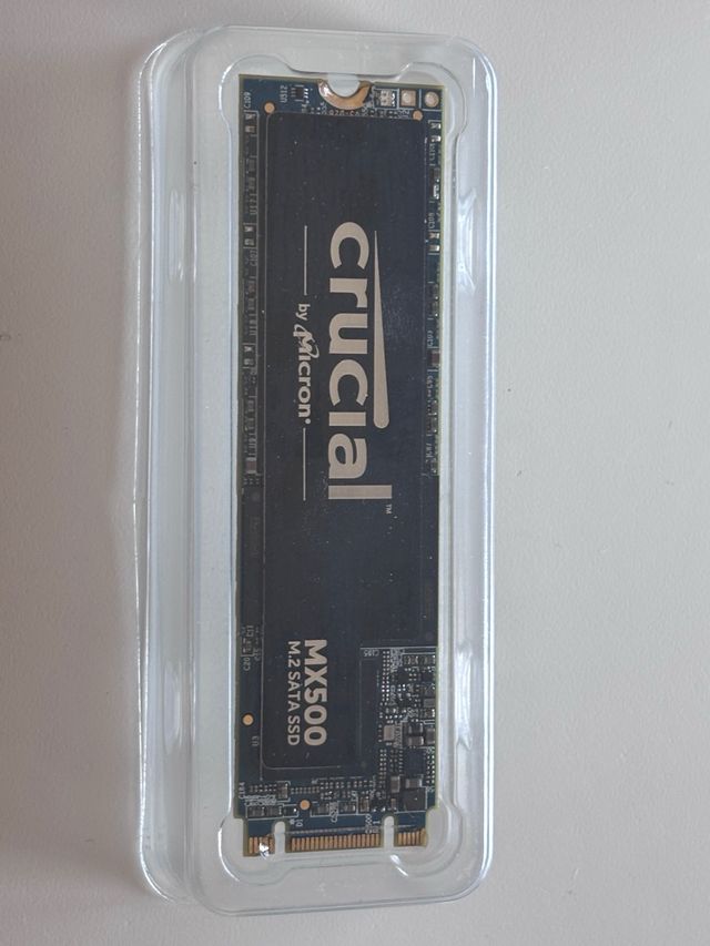 SSD Crucial MX500 1TB M.2 SATA (no NVMe).