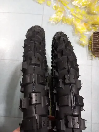 Juego cubiertas 2.50-18 tacos