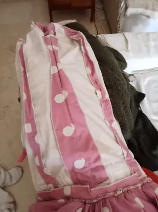 Traje de flamenca rosa lunares bordados en crema,