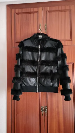 Abrigo Pelo y Piel Sintética Negro