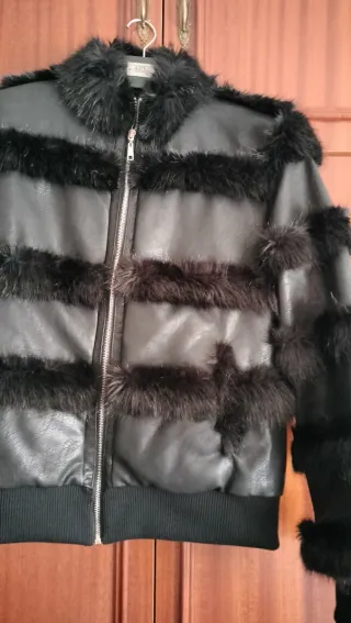 Abrigo Pelo y Piel Sintética Negro