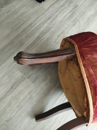 Silla Luis XV terciopelo rojo y oro