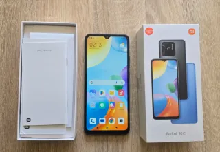 Xiaomi Redmi 10C con custodia protettiva