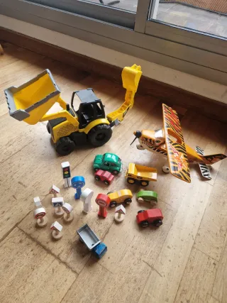 Excavadora CAT y Avión Juguete