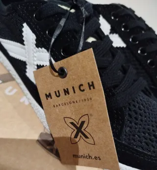 Zapatillas Munich Negras y Blancas Nuevas