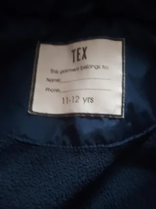 Chaqueta acolchada azul con capucha