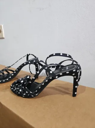 Tacones Bershka lunares talla 36