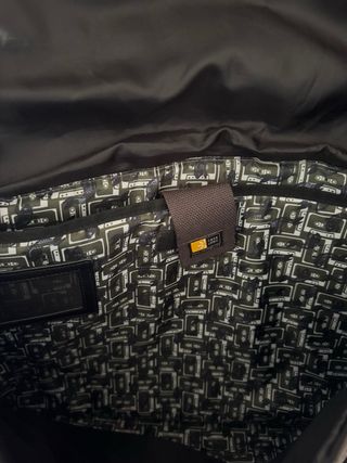 Bandolera Case Logic Marrón y Gris