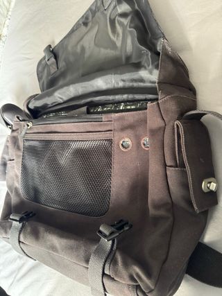 Bandolera Case Logic Marrón y Gris