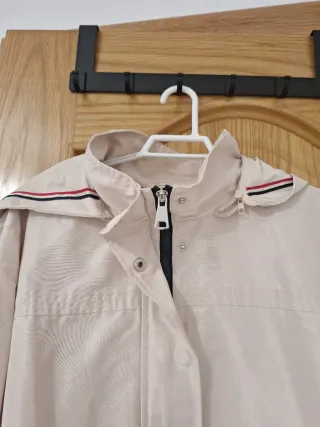 Parka y bolso beige multicolor