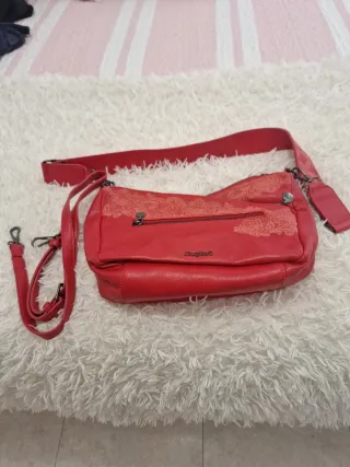 Parka y bolso beige multicolor