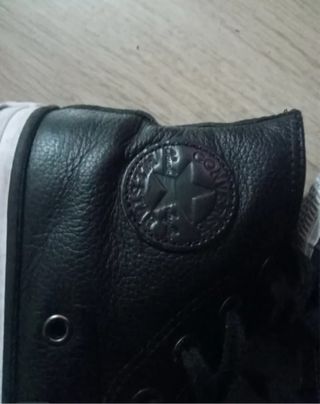 Zapatillas Converse altas negras y blancas