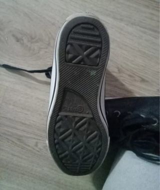 Zapatillas Converse altas negras y blancas