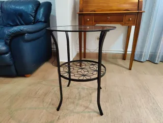 Mesita auxiliar cristal y metal negra