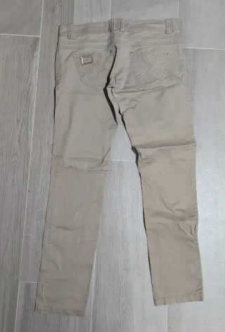 Pantalones beige con cremalleras