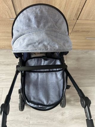 Carrito de muñecas azul gris