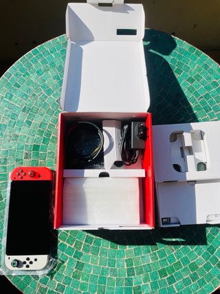 Nintendo Switch OLED Bianca