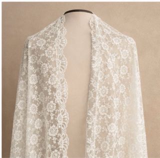 Mantilla española de novia encaje chantilly marfil