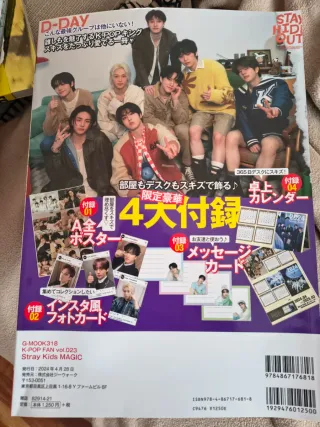 Revista japonesa Stray kids