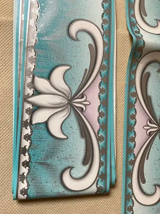 Striscia decorativa carta da parati blu e bianca