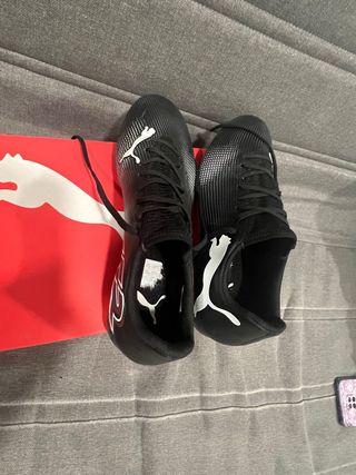 Zapatillas Futbol Puma Future 7 Play Negras