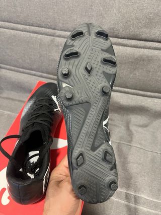 Zapatillas Futbol Puma Future 7 Play Negras