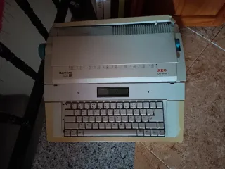 Máquina de escribir AEG Olympia Carrera