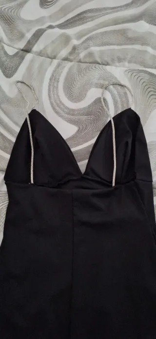 Abito lungo nero con spalline gioiello