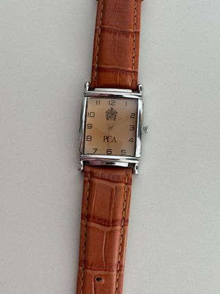 Reloj PCA con correa de cuero nuevo