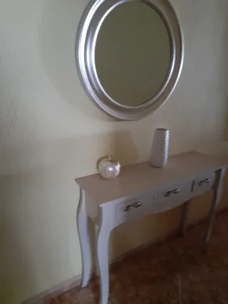 Mueble consola y espejo ovalado
