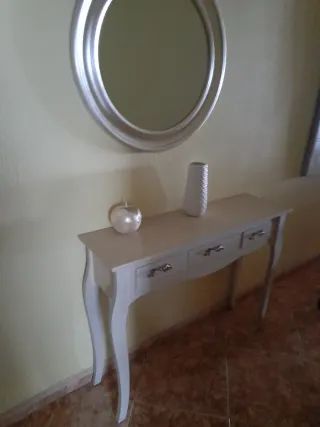 Mueble consola y espejo ovalado