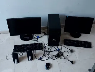 2 Schermi, Torre, Tastiere, Altoparlanti e Mouse