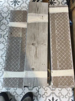 Suelo porcelánico efecto madera pino gris