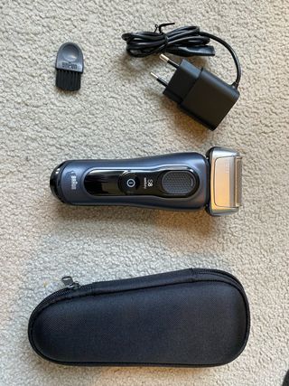 Afeitadora Braun Serie 8, afeitado en seco/mojado.