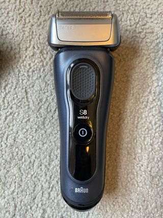 Afeitadora Braun Serie 8, afeitado en seco/mojado.