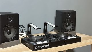 Controlador DJ Traktor Kontrol S2 MK3