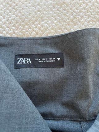 Saia calção cinzenta com cinto