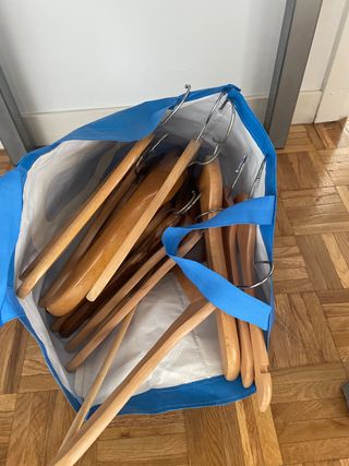 Perchas de madera (pack)