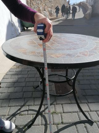 4 Tavoli rotondi in fusione e pietra