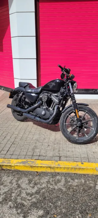 Harley-Davidson Sportster Iron 883 Negra