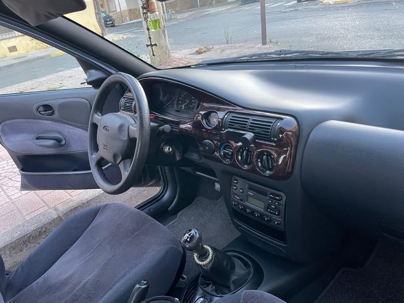 Ford Escort 1997 - foto 1