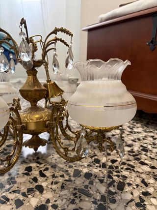 Lámpara de techo dorada con cristales