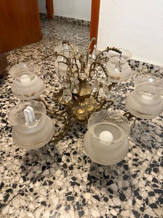 Lámpara de techo dorada con cristales