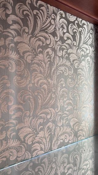 Vitrina de madera con cristal