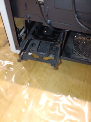 Caja PC Unyka con ventana lateral