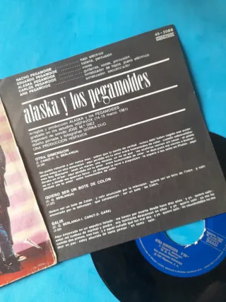 Alaska y Los Pegamoides Single 3 Temas