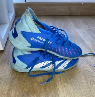 Botas de fútbol Adidas predator niño multitaco