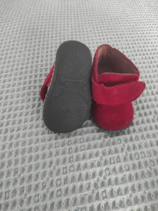 Botas de ante rojas para bebé talla 22