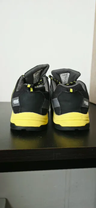 Zapatos de seguridad WORKIT negros y amarillos